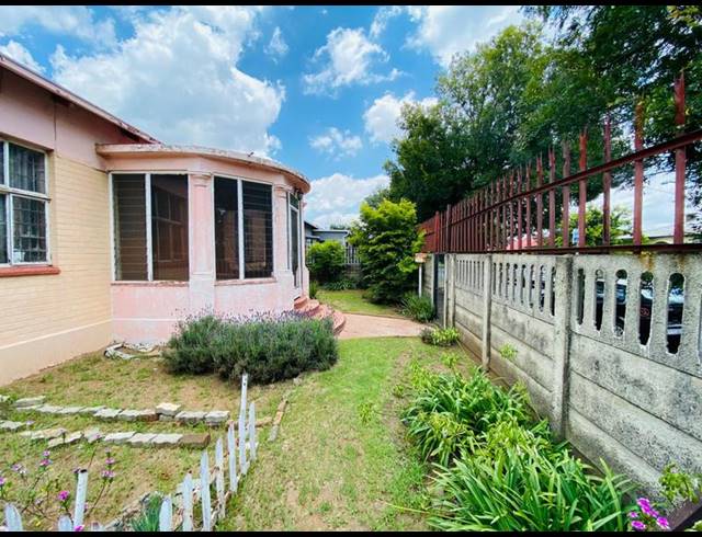 3 BEDROOM HOUSE FOR SALE IN KENILWORTH